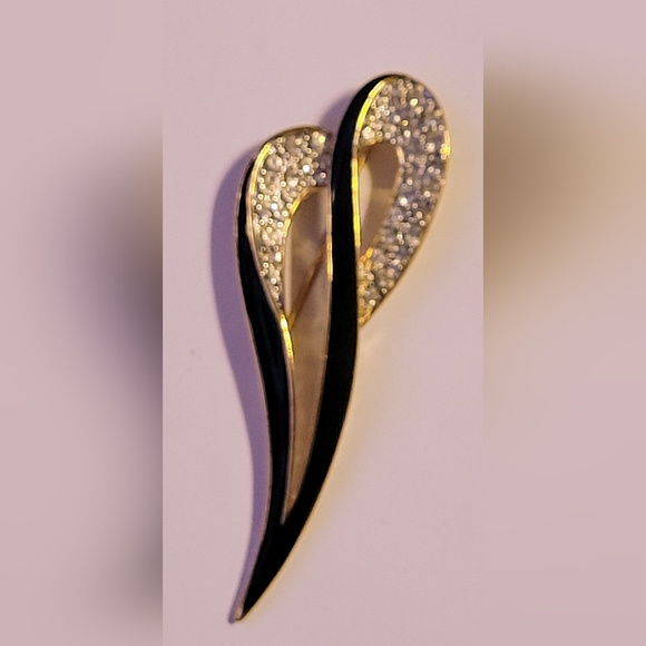 Vintage Trifari Signed Rhinestone & Enamel Brooch Pin - Picture 1 of 4